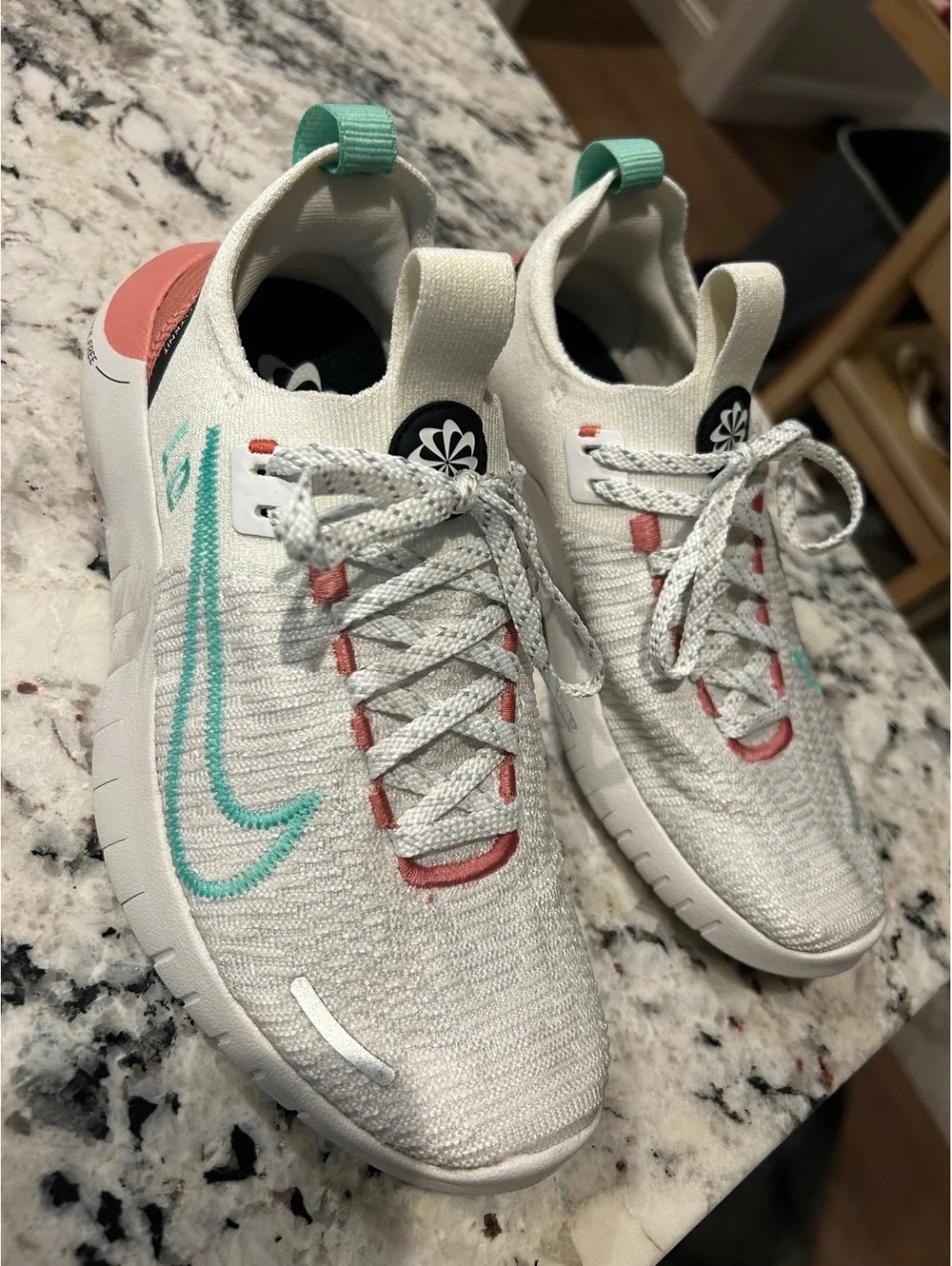 Nike these free